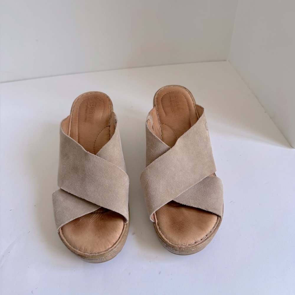Born® Nora Handcrafted Suede Wedge Sandal Size 8 - Picture 2 of 16